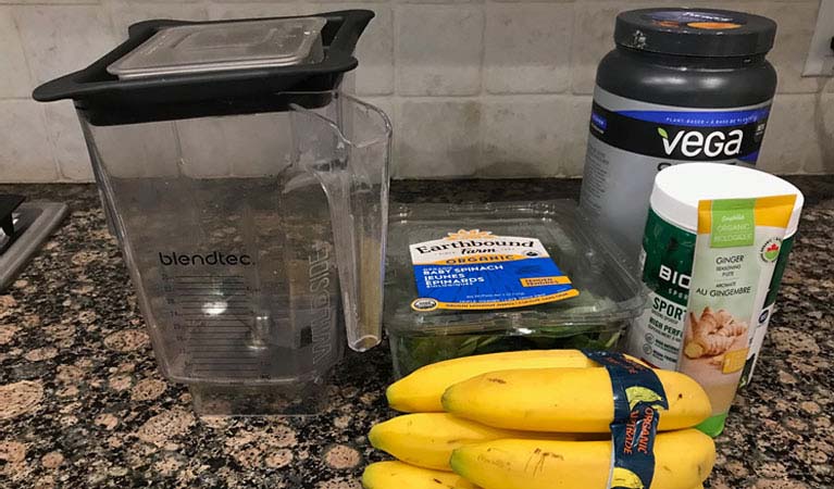 Preparing your morning smoothie